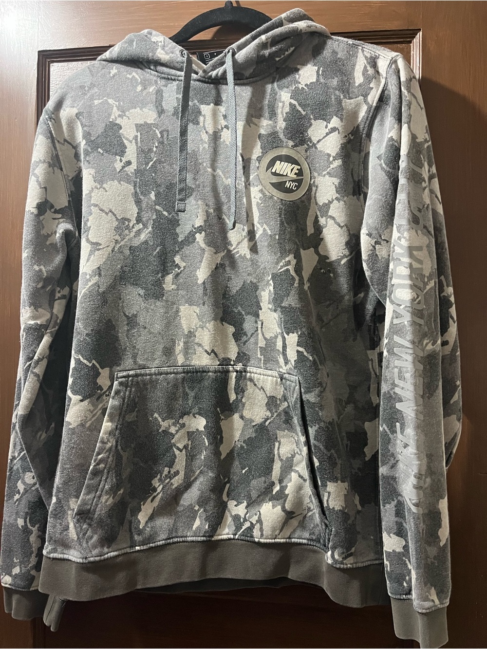 Nike Men’s Gray Camo Hoodie Sweatshirt Small